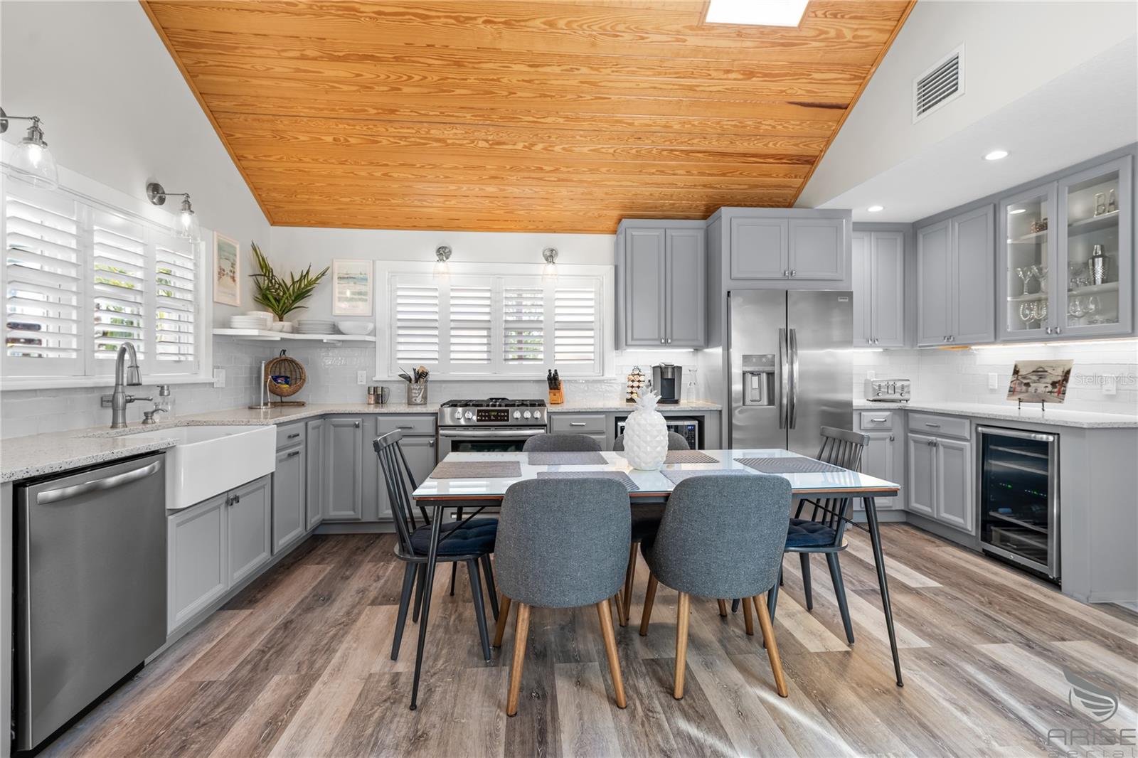 Image 29 of 52 For 305 Live Oak