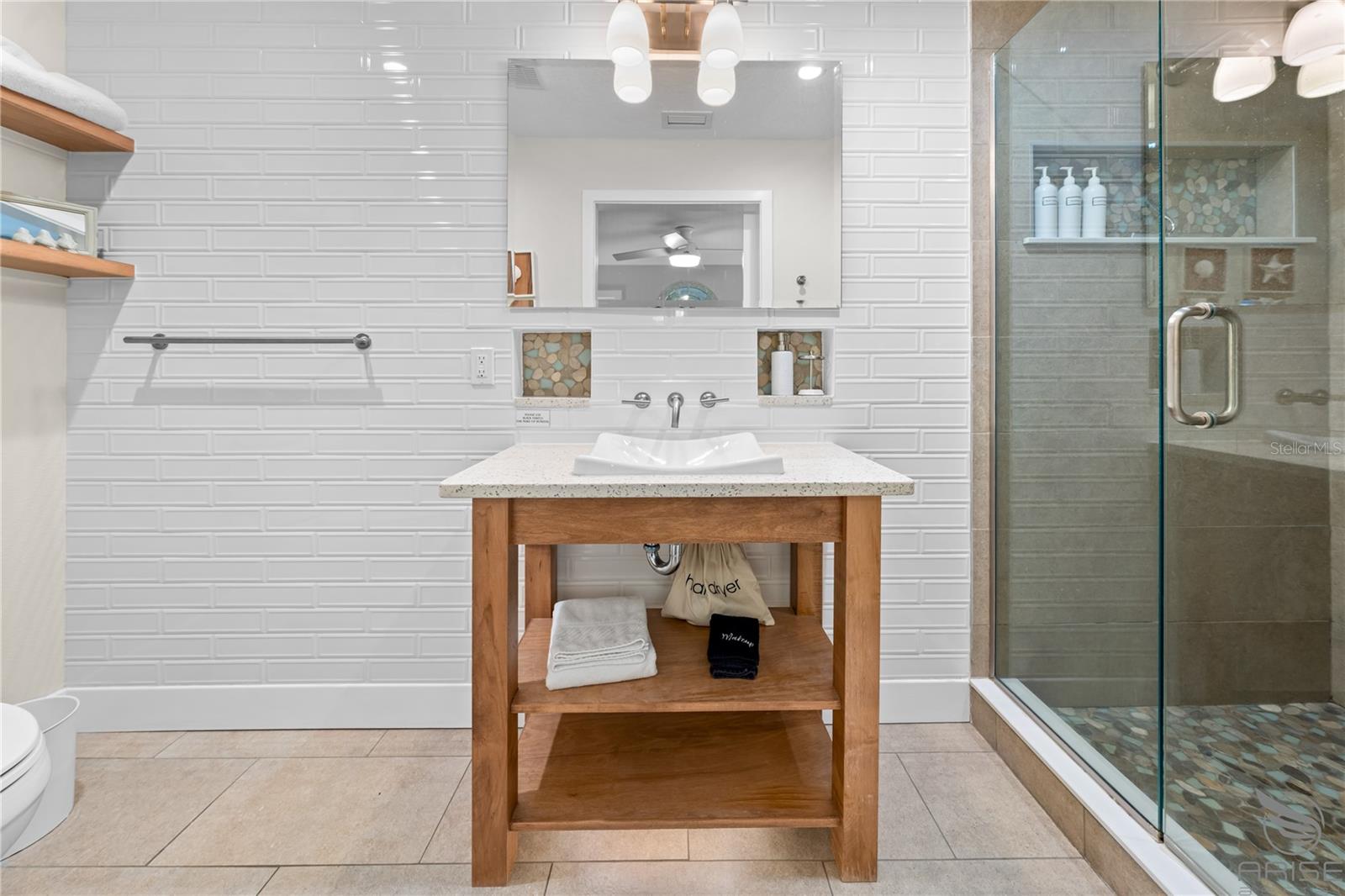 Image 40 of 52 For 305 Live Oak