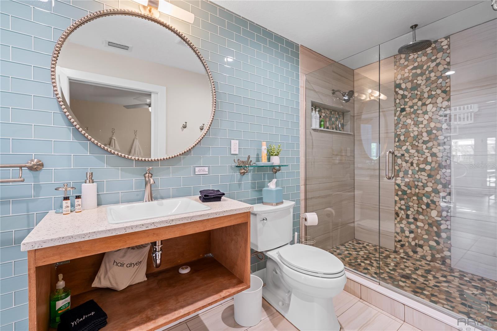 Image 41 of 52 For 305 Live Oak