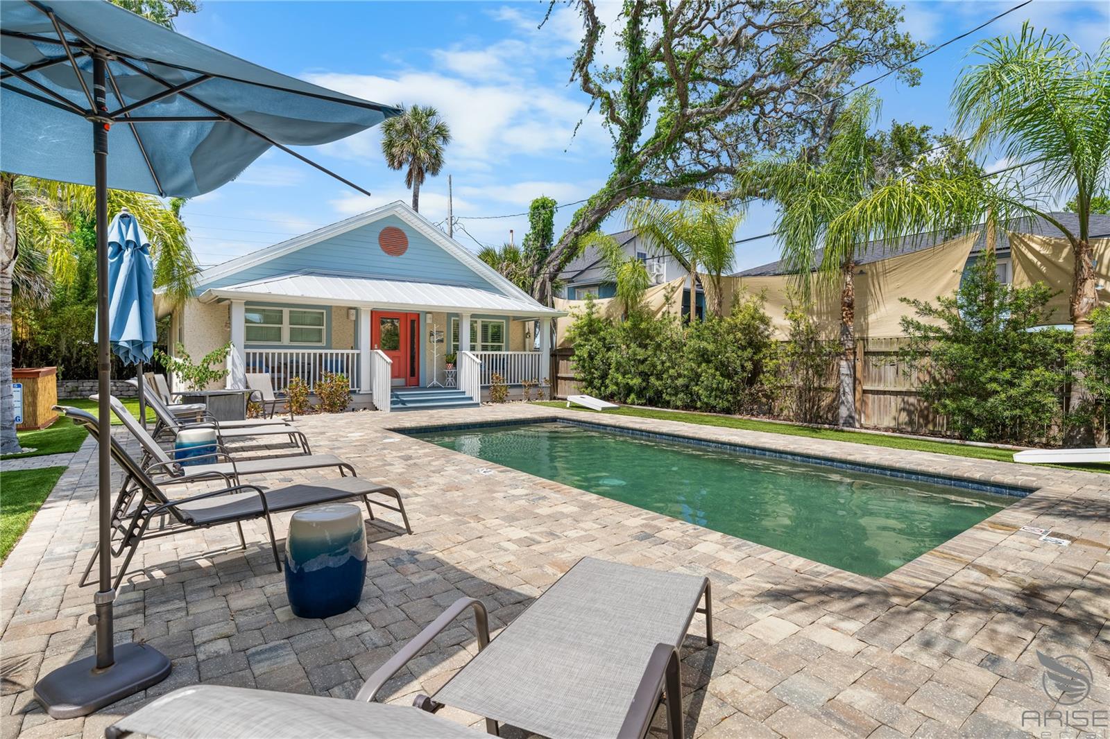 Image 6 of 52 For 305 Live Oak