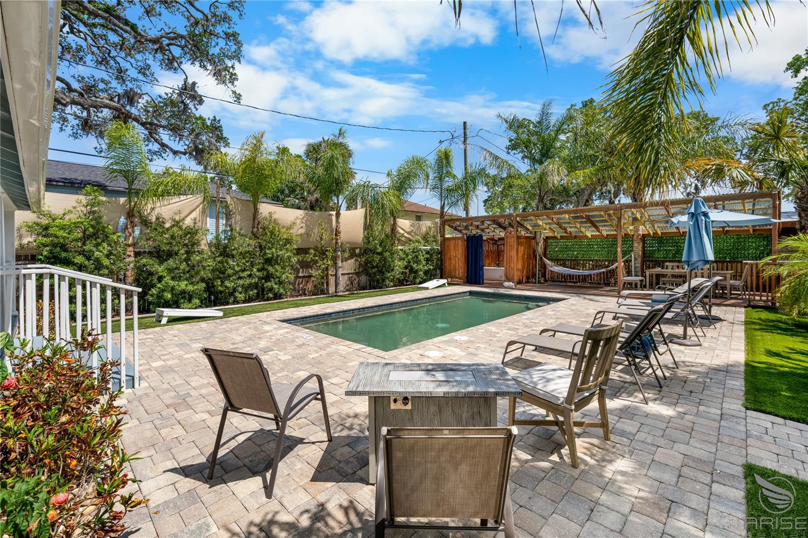 Image 7 of 52 For 305 Live Oak