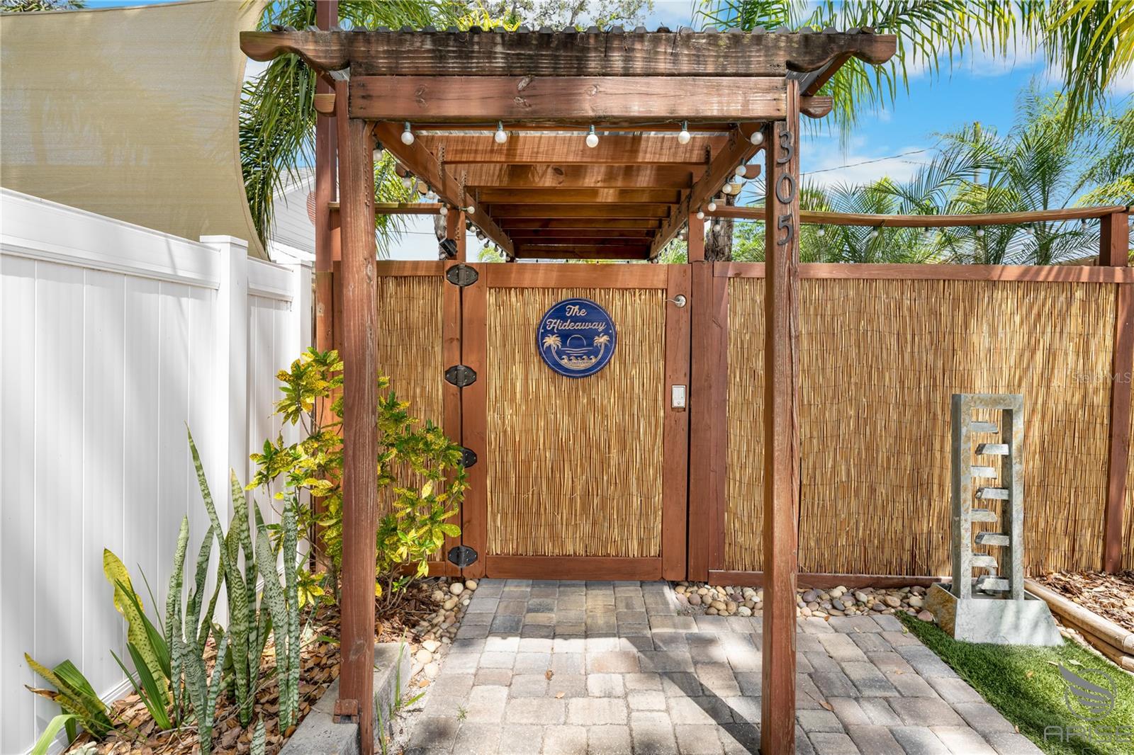 Image 8 of 52 For 305 Live Oak