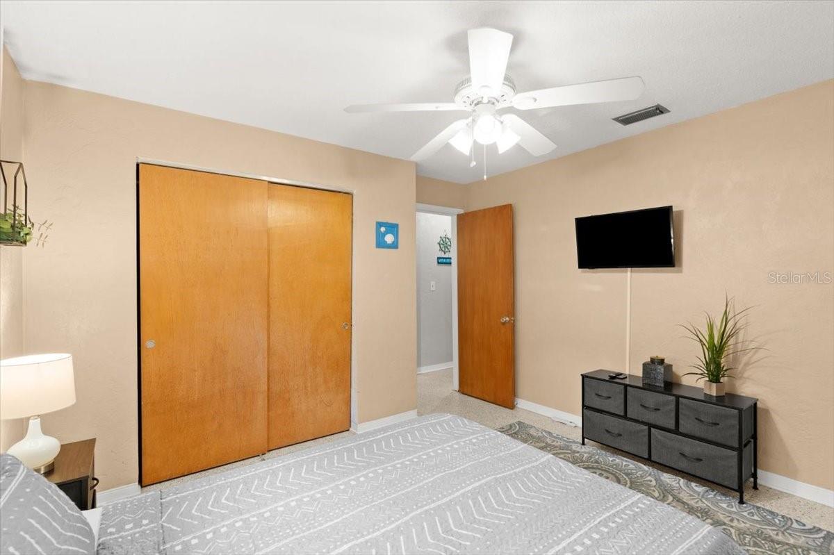 Image 18 of 37 For 211 Fox Place