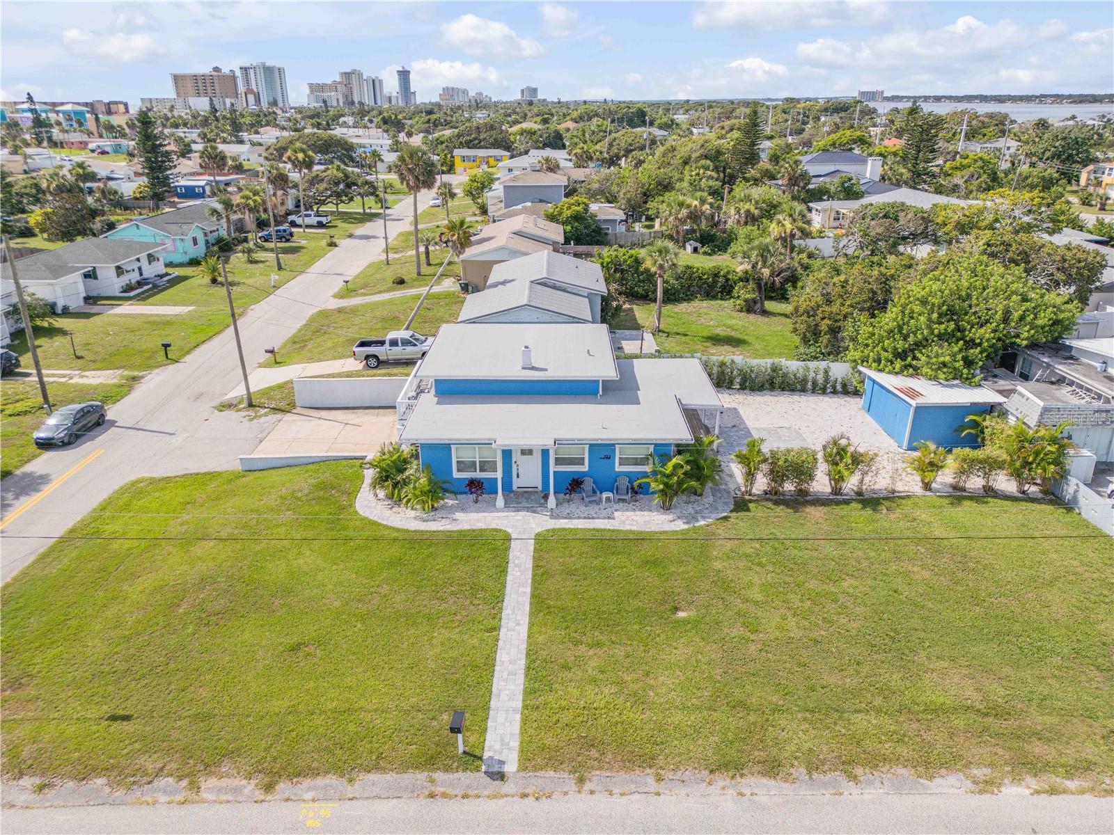 Image 11 of 51 For 102 Moore Avenue