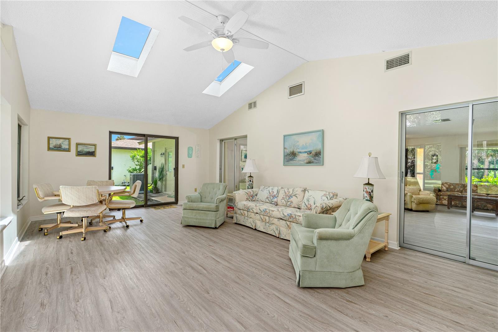 Image 20 of 37 For 724 Cooper Street