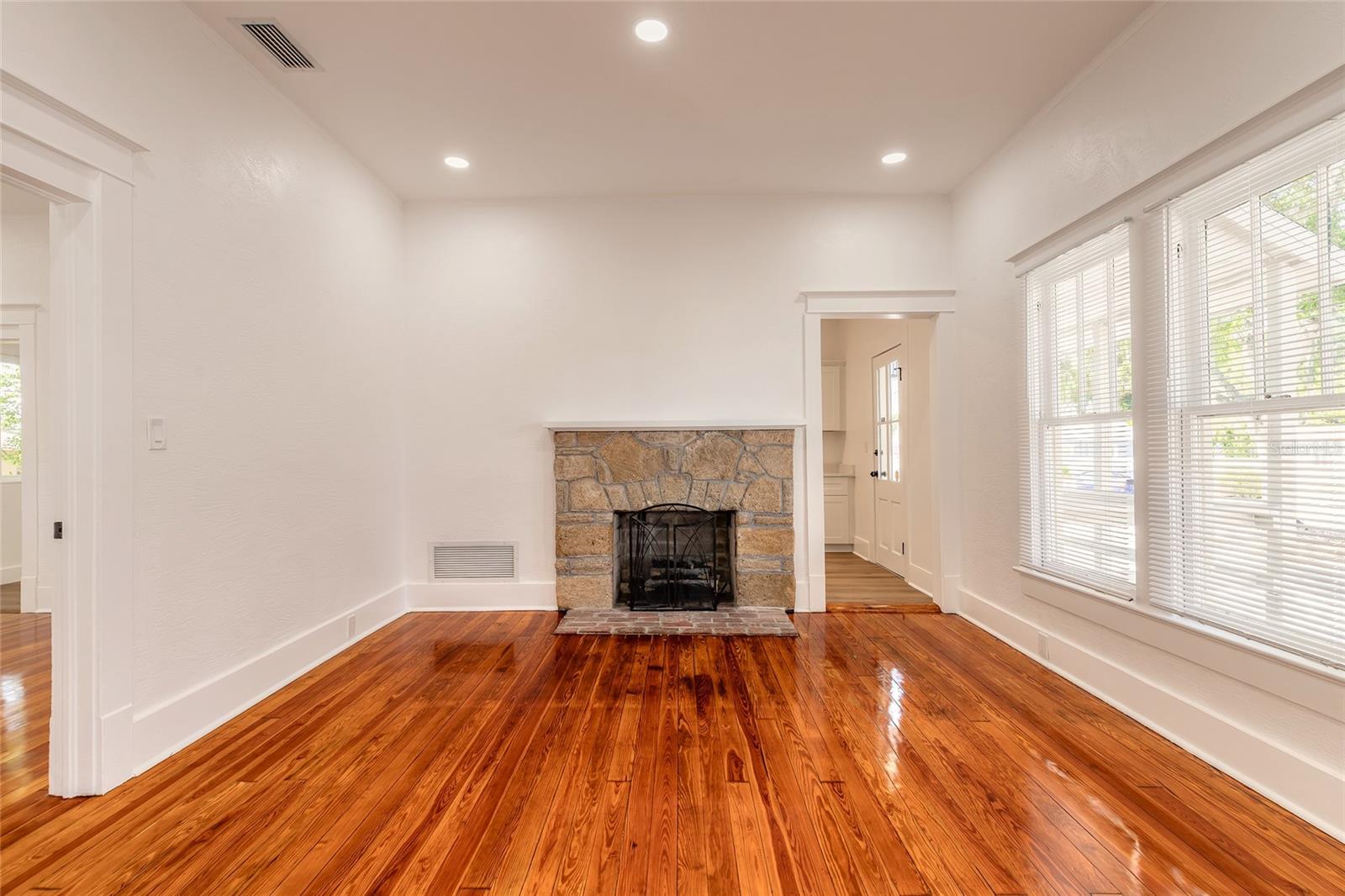 Image 15 of 48 For 306 Washington Street