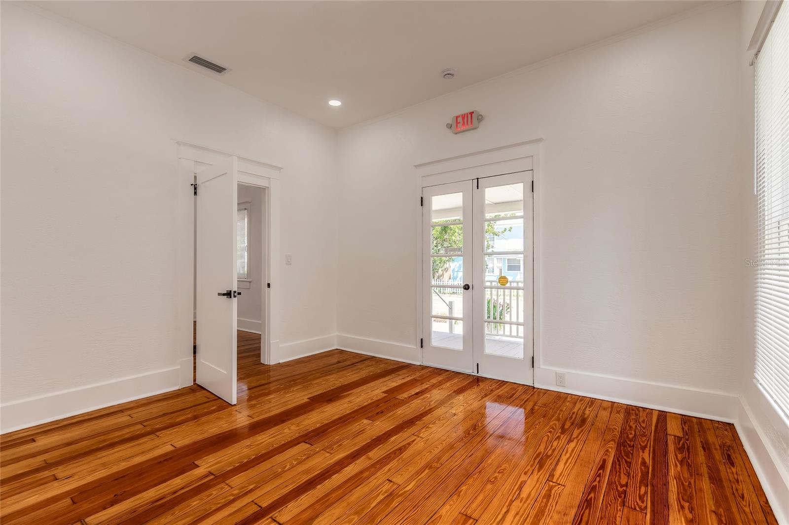 Image 19 of 48 For 306 Washington Street