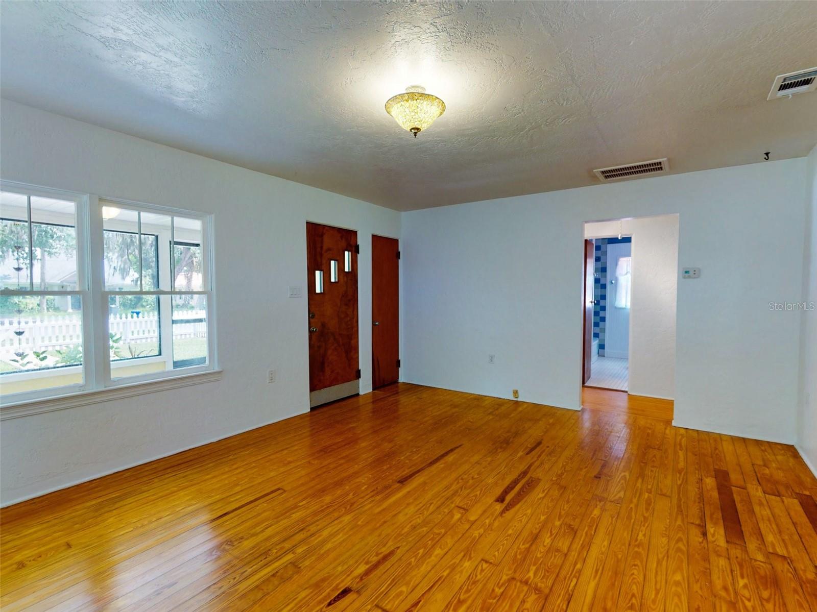 Image 5 of 32 For 1202 Magnolia Street