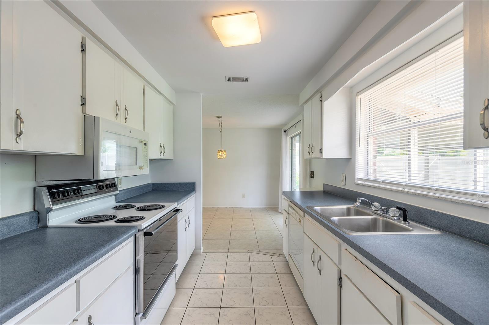 Image 18 of 39 For 809 27th Avenue