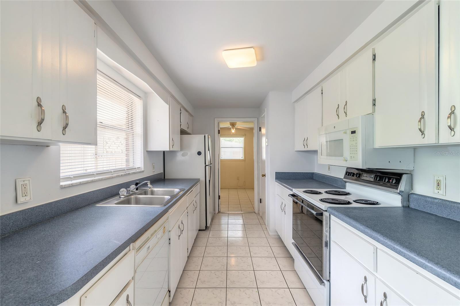 Image 4 of 39 For 809 27th Avenue