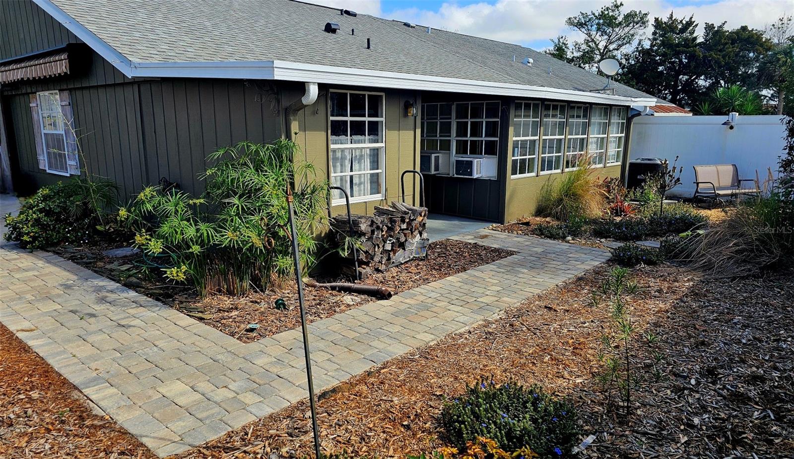 Image 7 of 49 For 45 Sandra Circle