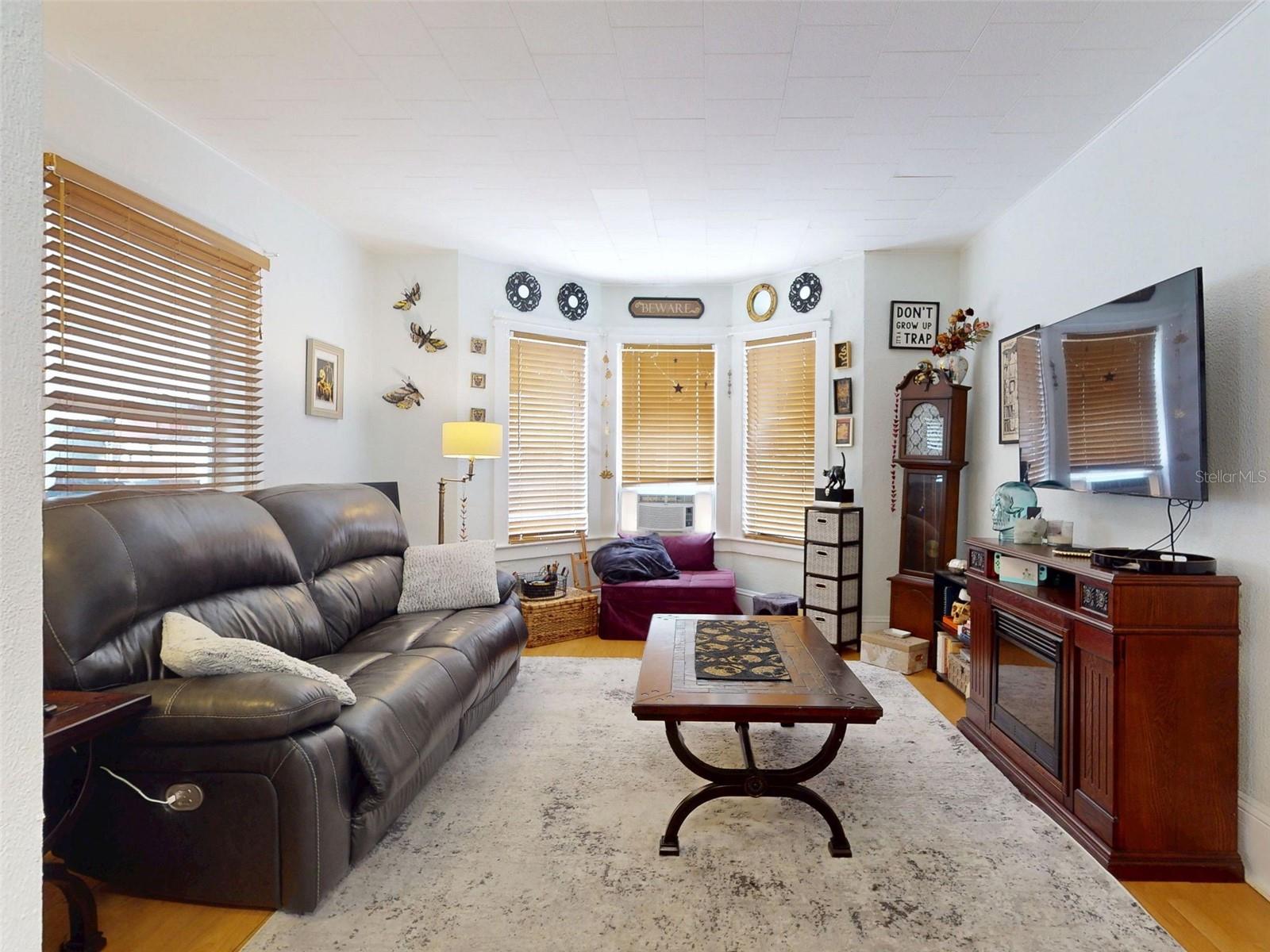 Image 7 of 68 For 628 Mulberry Street