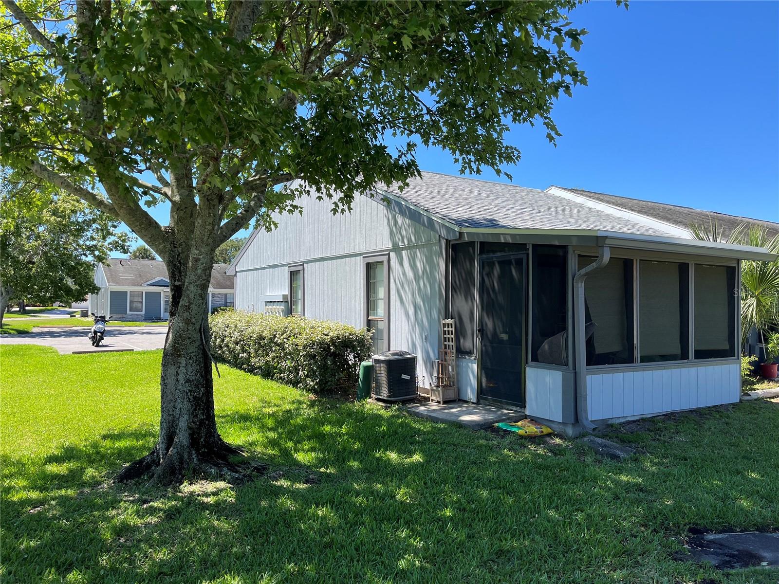 Image 4 of 4 For 1138 Fairvilla Drive