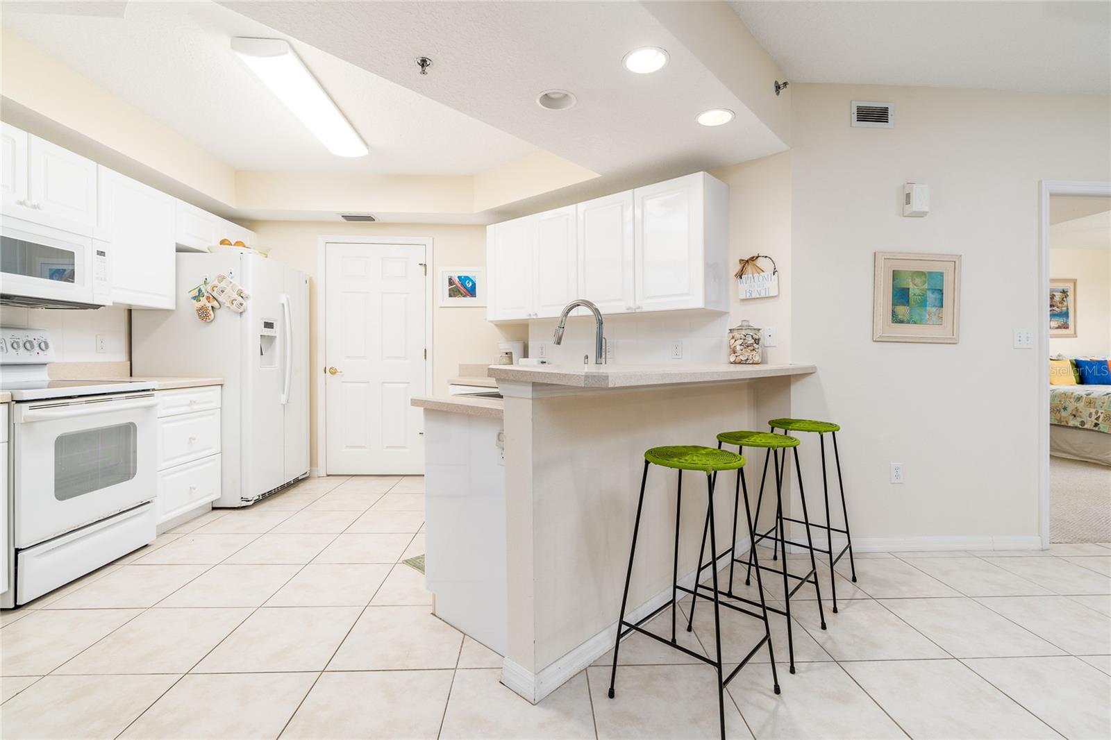 Image 10 of 40 For 5300 Atlantic Avenue 7-302