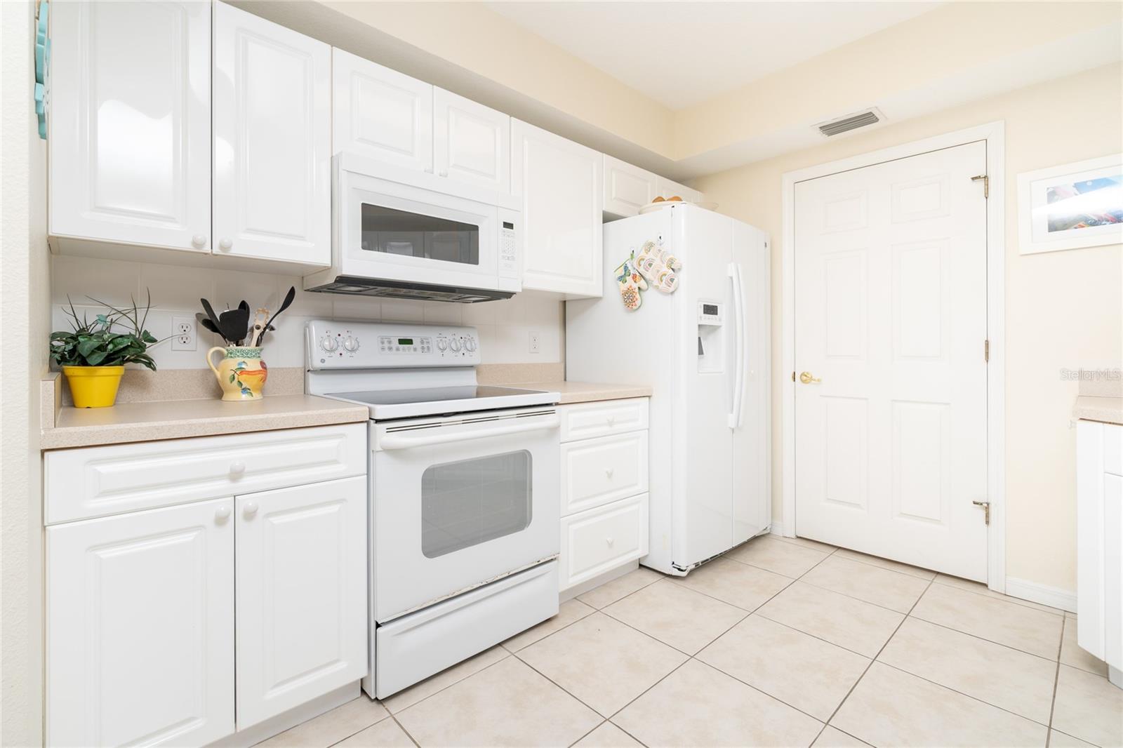 Image 11 of 40 For 5300 Atlantic Avenue 7-302