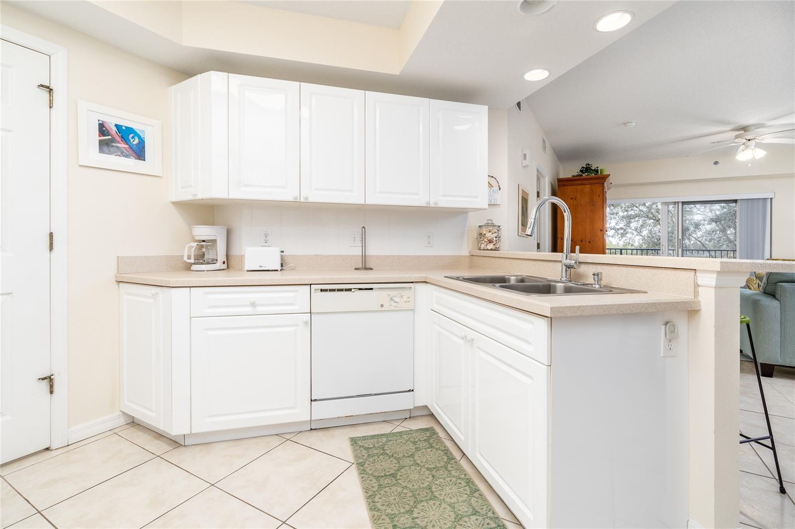 Image 12 of 40 For 5300 Atlantic Avenue 7-302