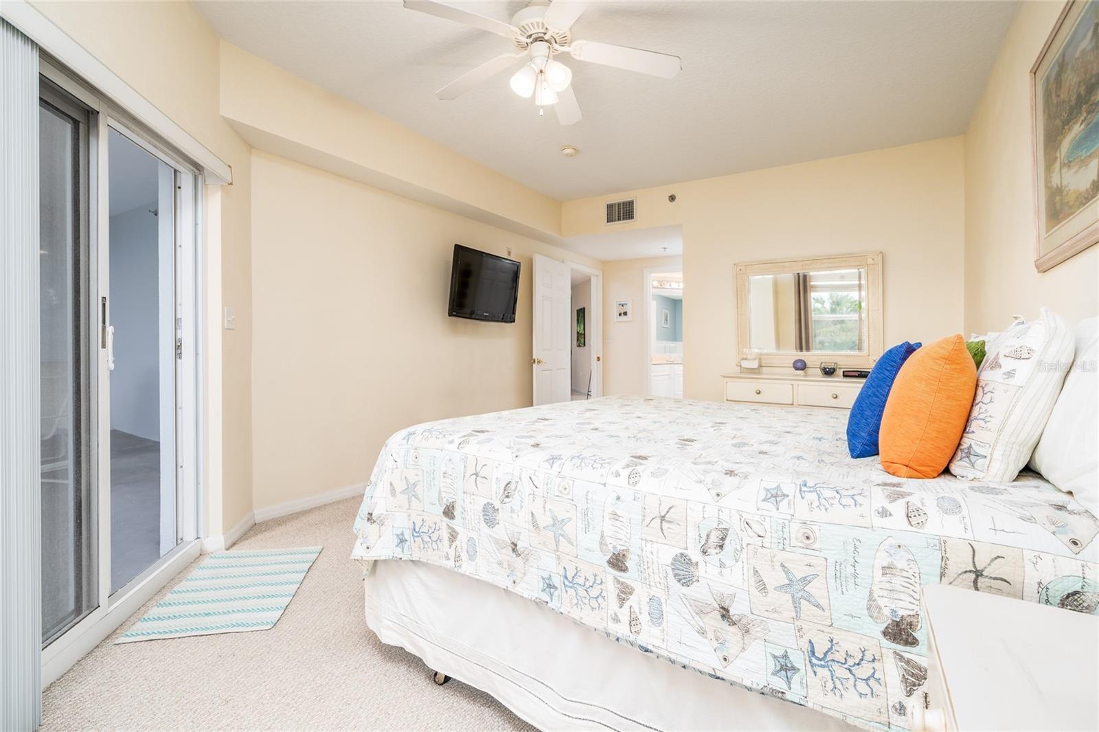 Image 14 of 40 For 5300 Atlantic Avenue 7-302