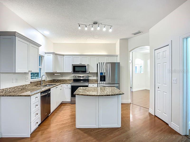 Image 17 of 39 For 1103 Woodview Way
