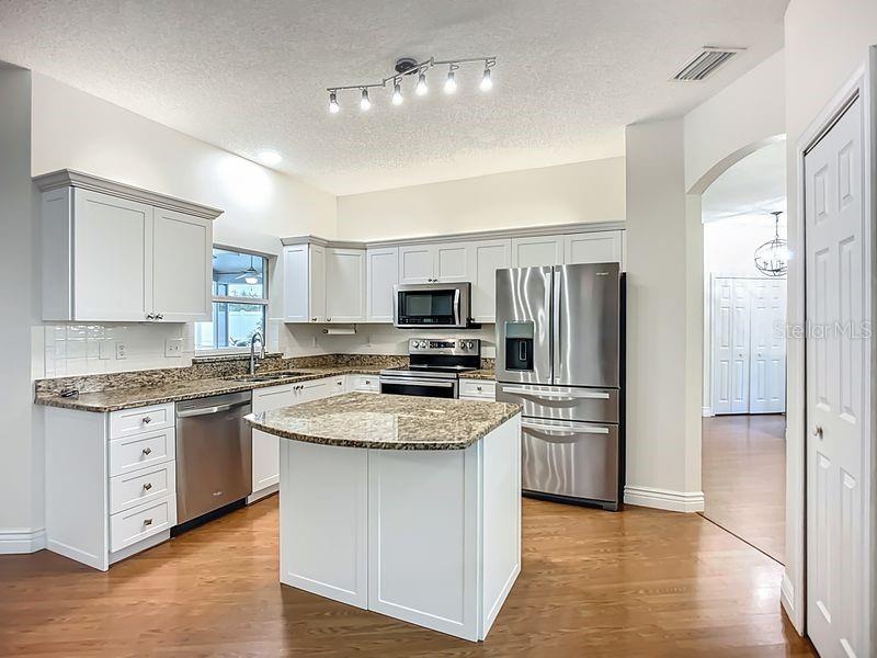 Image 18 of 39 For 1103 Woodview Way