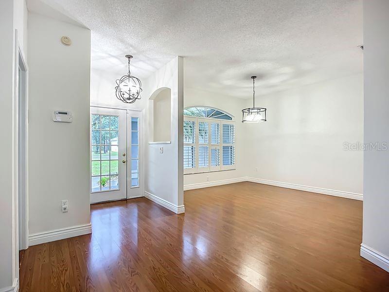 Image 8 of 39 For 1103 Woodview Way