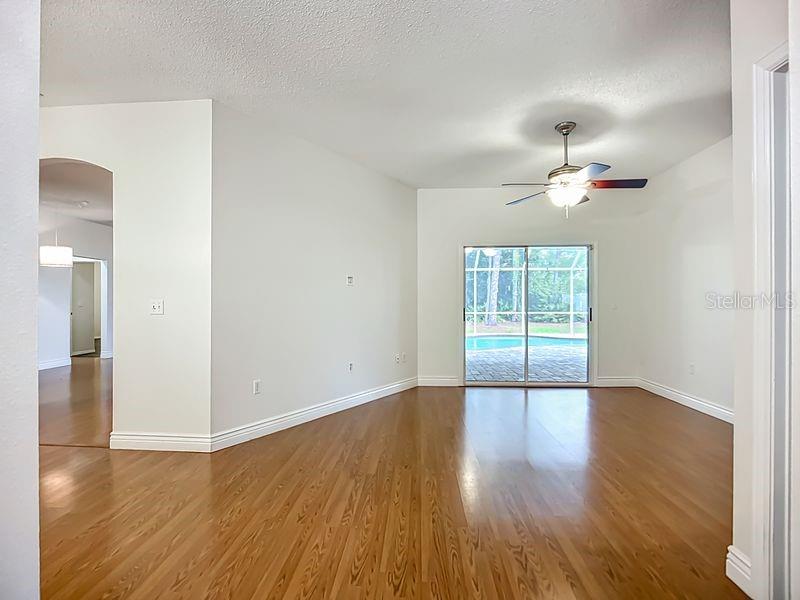 Image 9 of 39 For 1103 Woodview Way