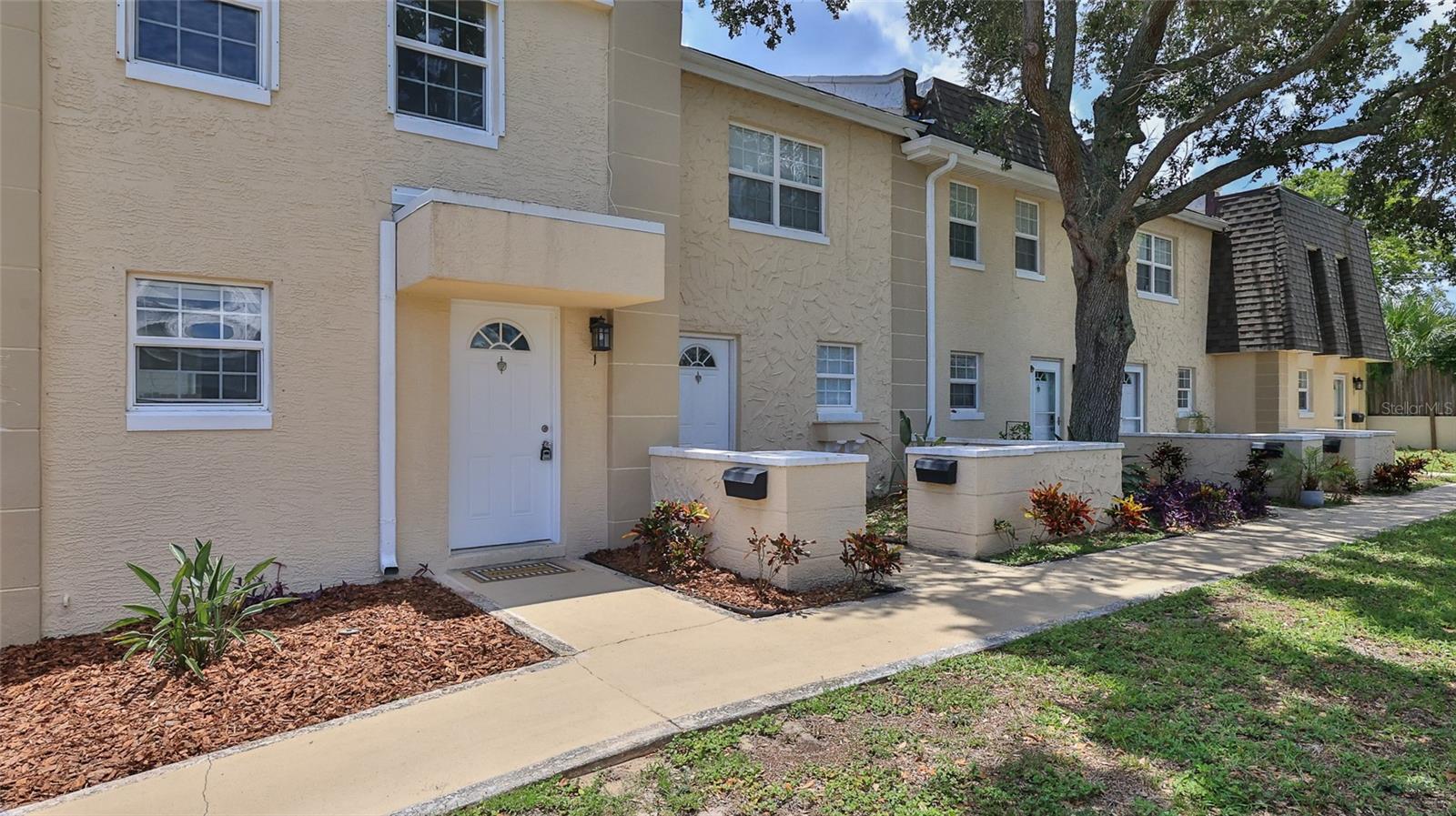 Image 2 of 29 For 437 Oleander Avenue 1