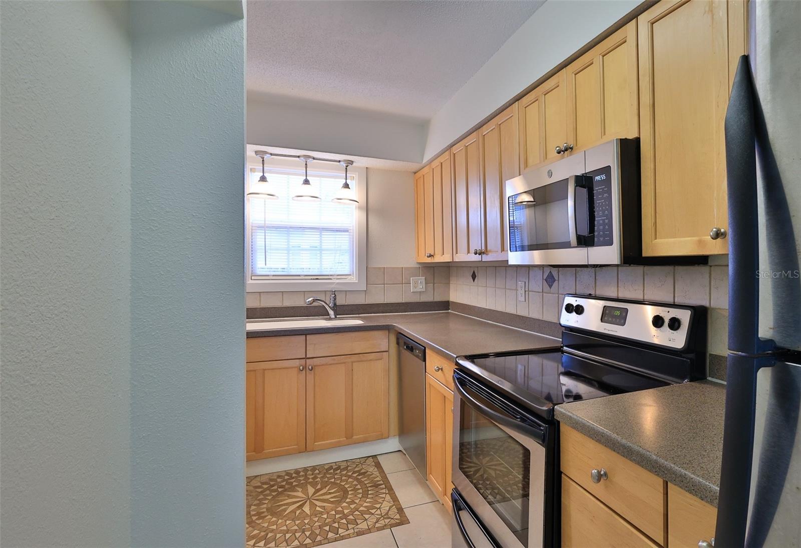 Image 7 of 29 For 437 Oleander Avenue 1