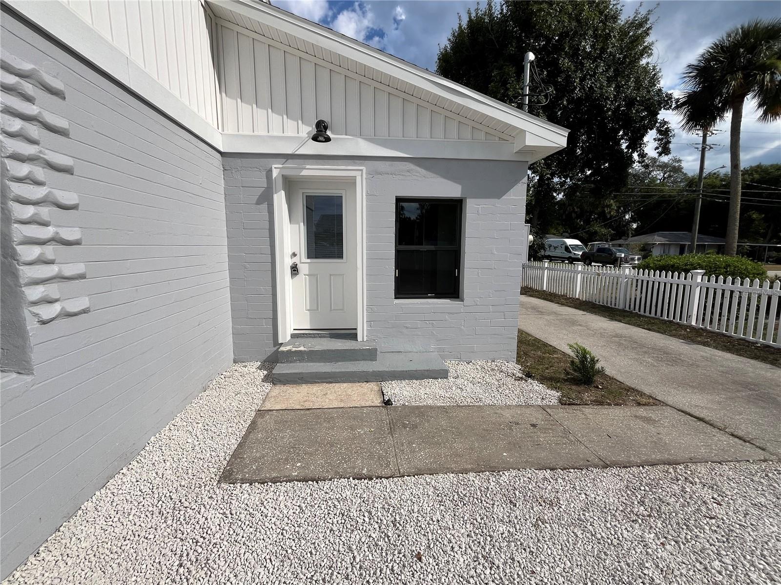 Image 2 of 66 For 119 Dixwood Avenue