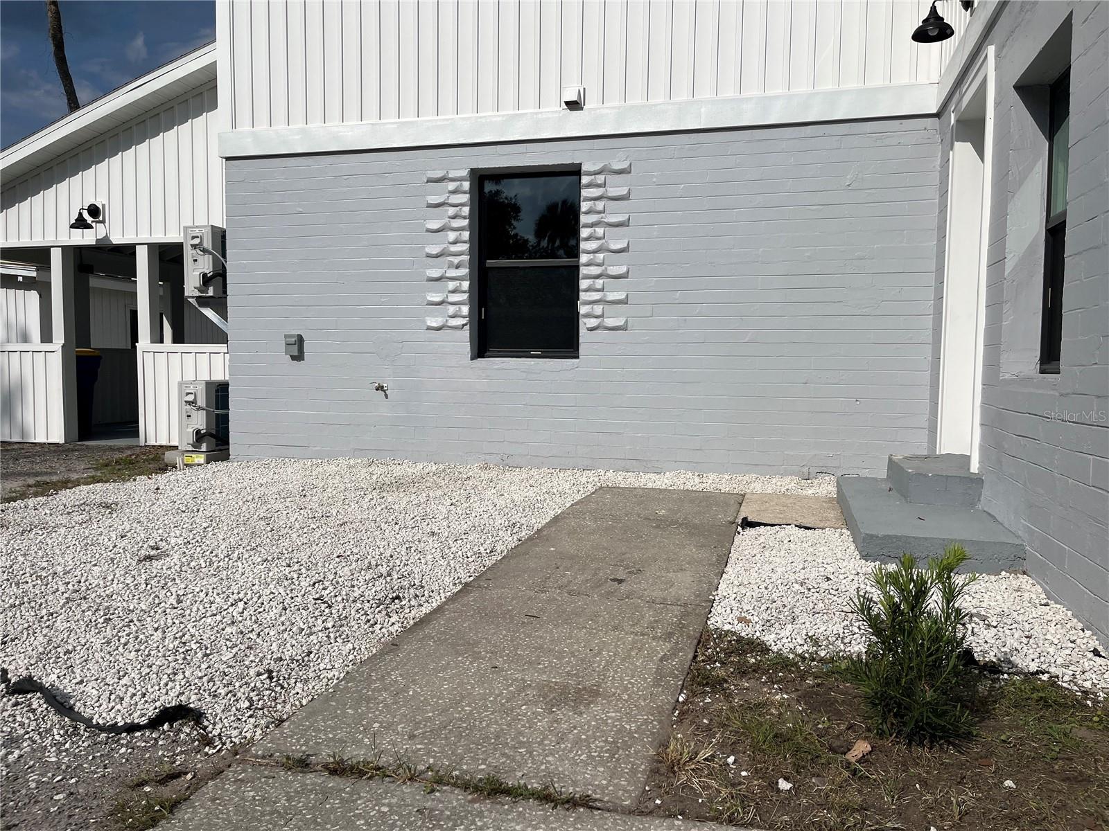 Image 5 of 66 For 119 Dixwood Avenue