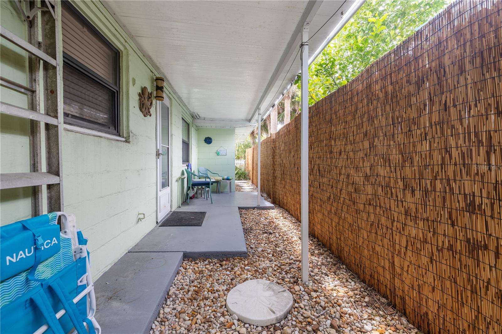 Image 20 of 25 For 409 Esther Street