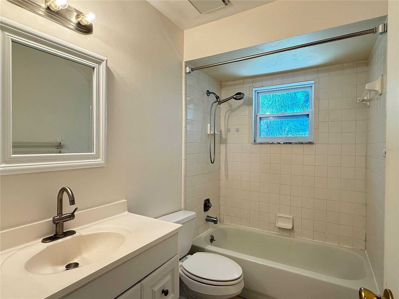 Image 18 of 52 For 712-714 Oakwood Avenue