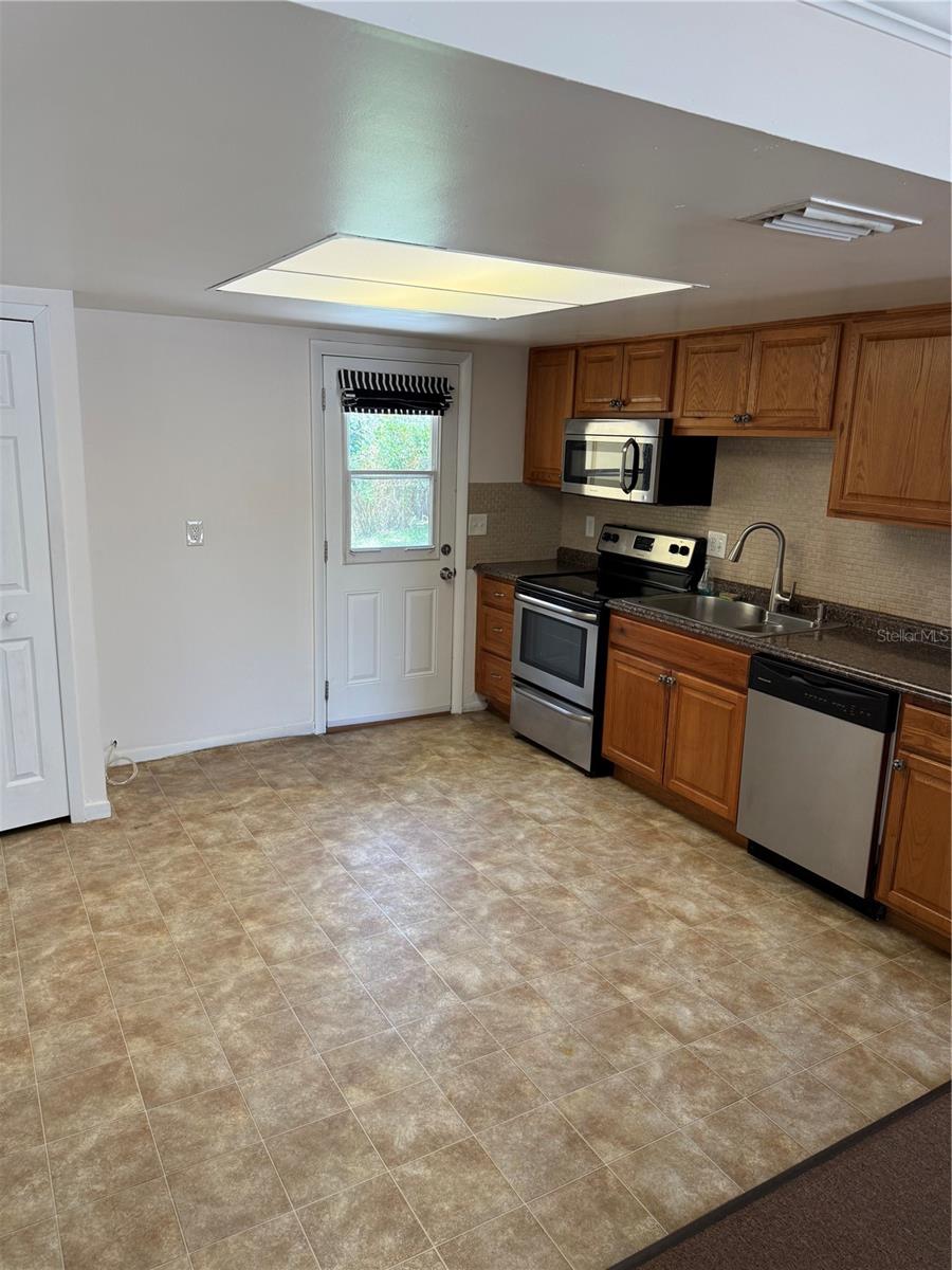 Image 21 of 52 For 712-714 Oakwood Avenue