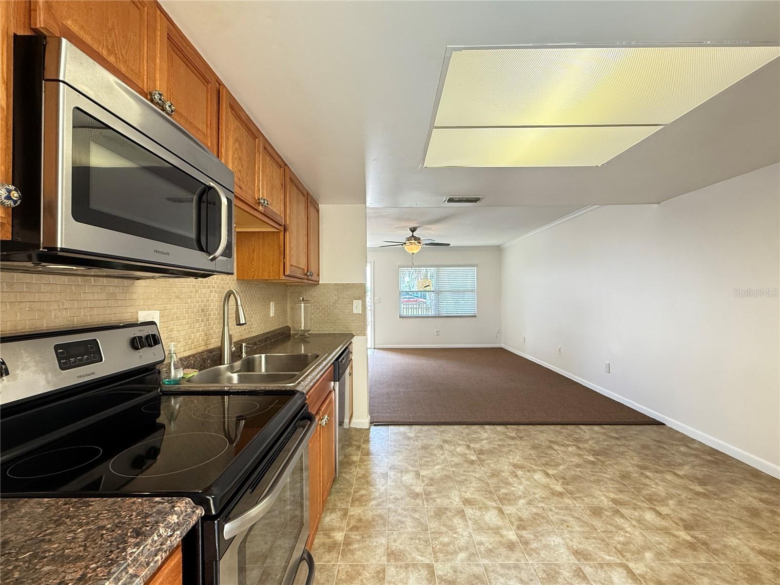 Image 9 of 52 For 712-714 Oakwood Avenue