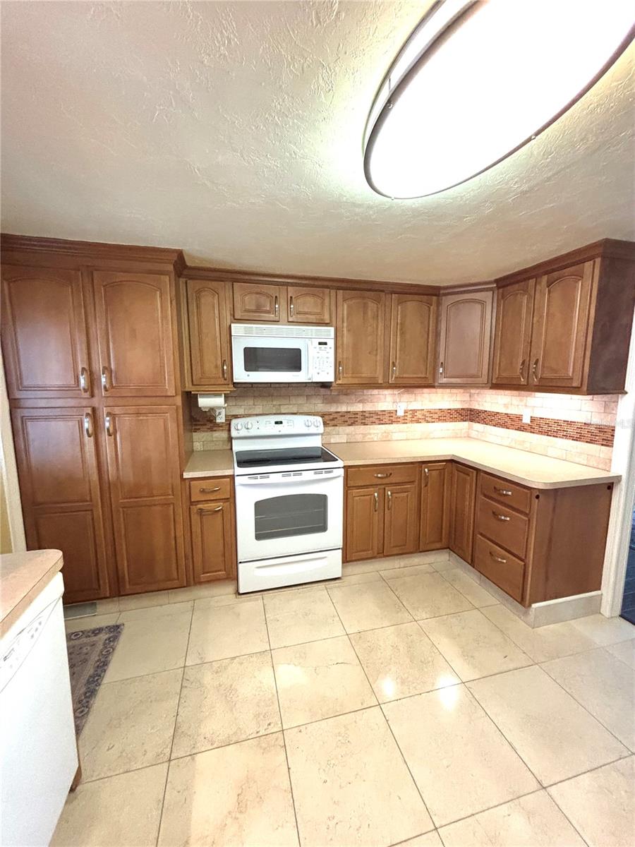 Image 21 of 28 For 210 49th Avenue W