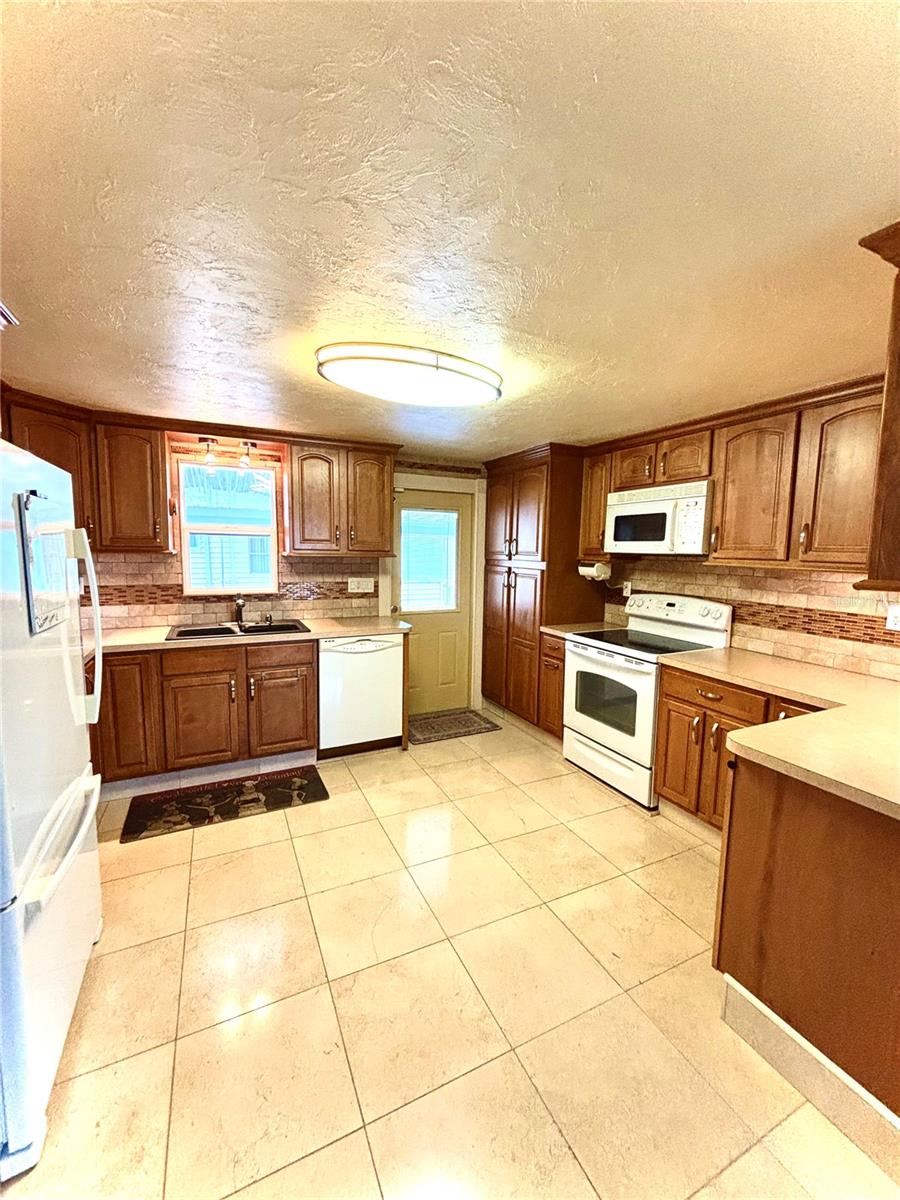 Image 9 of 28 For 210 49th Avenue W