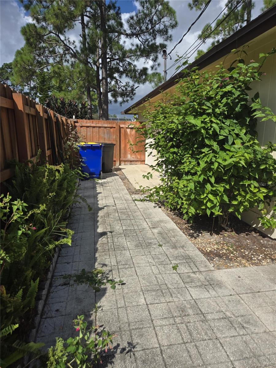 Image 9 of 9 For 2941 Queen Palm Drive