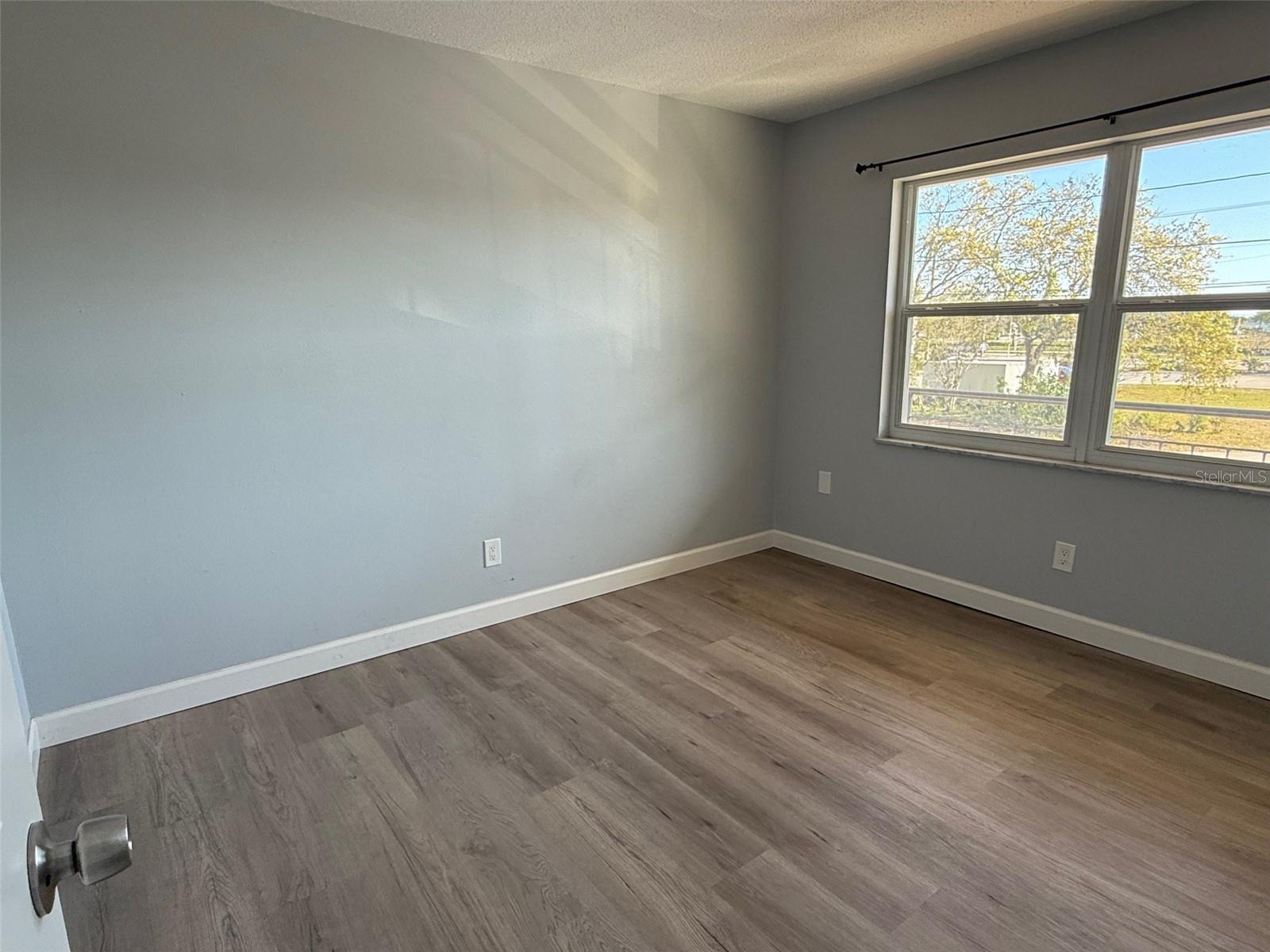 Image 12 of 16 For 805 Louisville Street 2