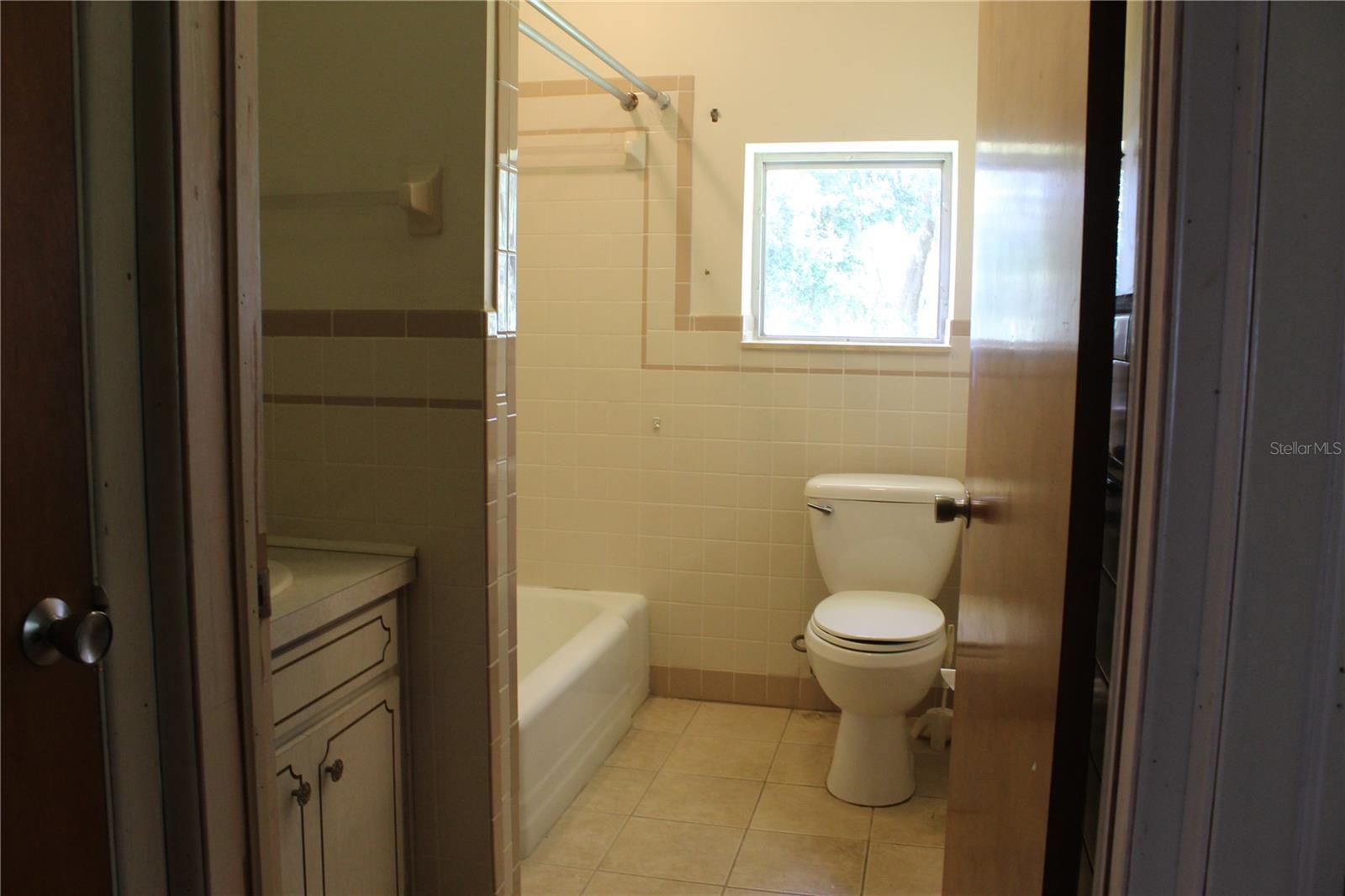 Listing photo id 9 for 407 Hunting Lodge Drive