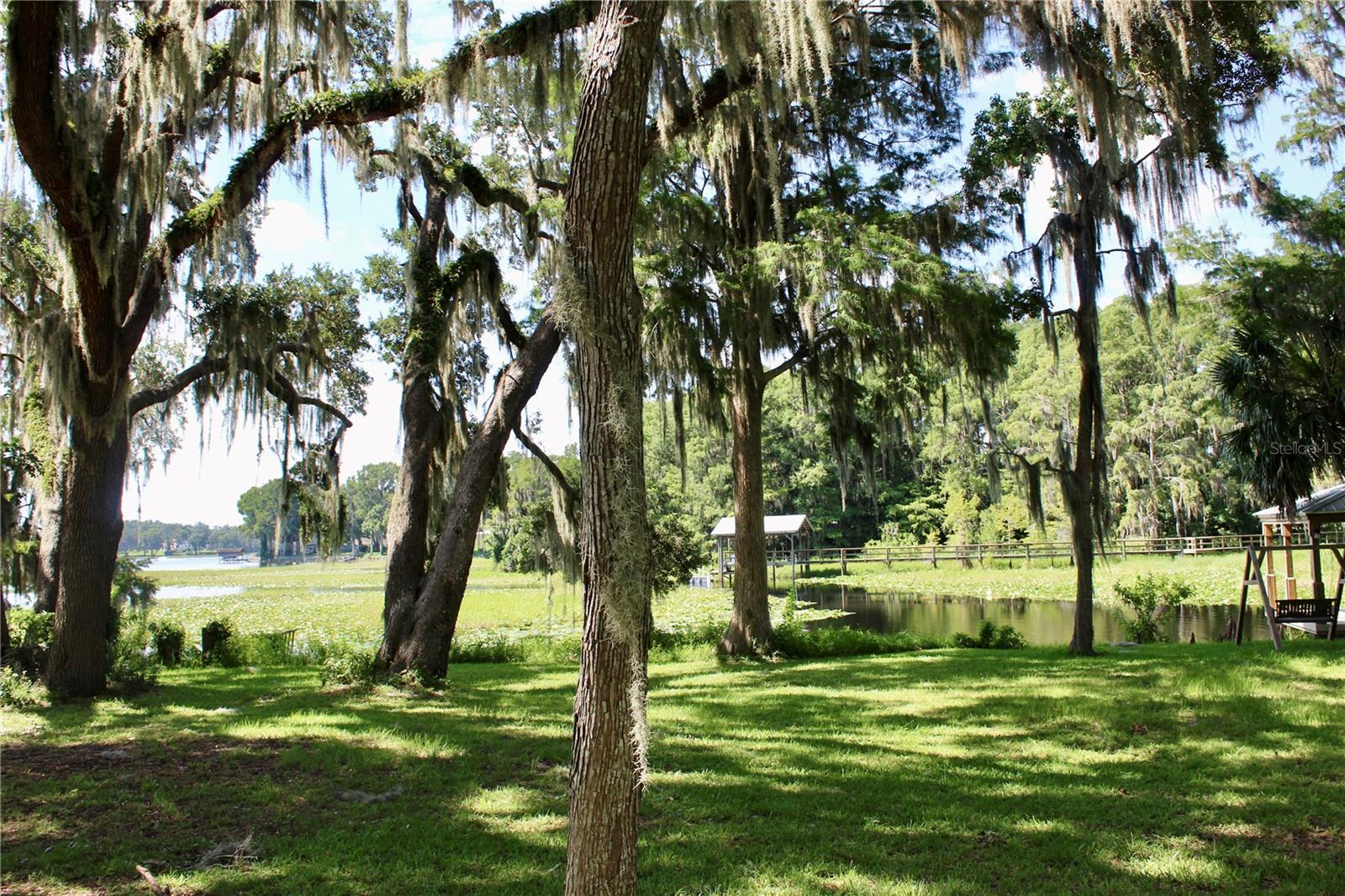 Listing photo id 12 for 407 Hunting Lodge Drive