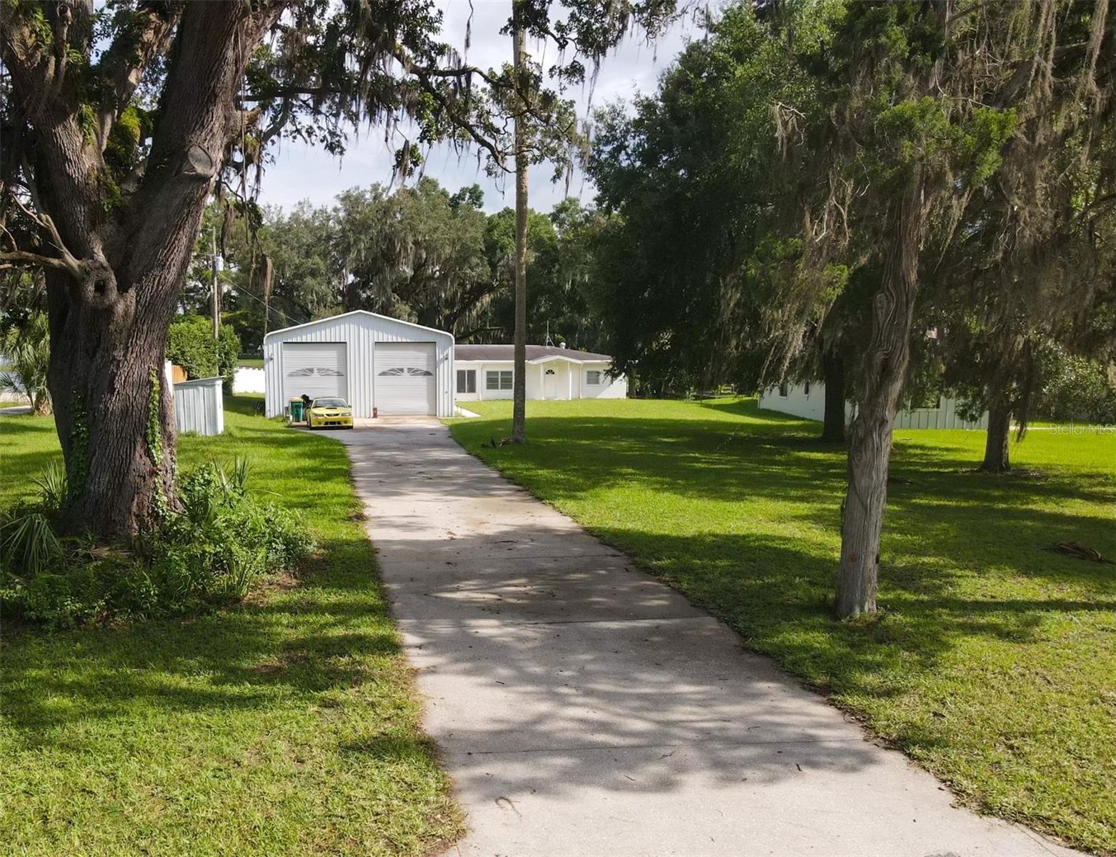 Listing photo id 1 for 407 Hunting Lodge Drive
