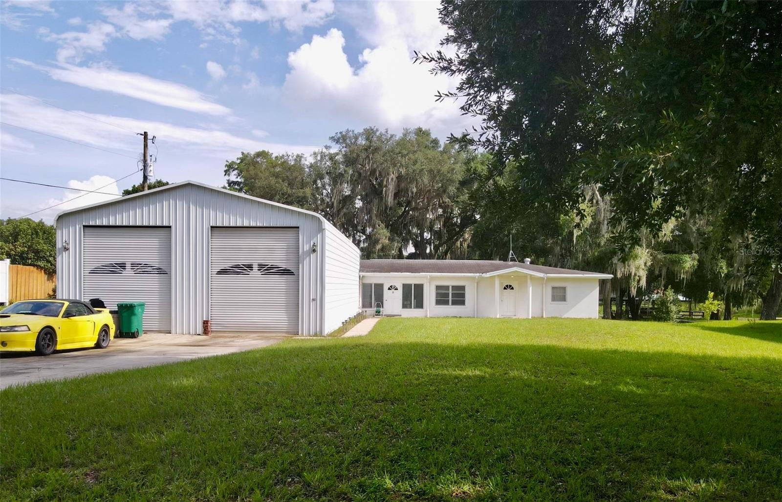 Listing photo id 2 for 407 Hunting Lodge Drive