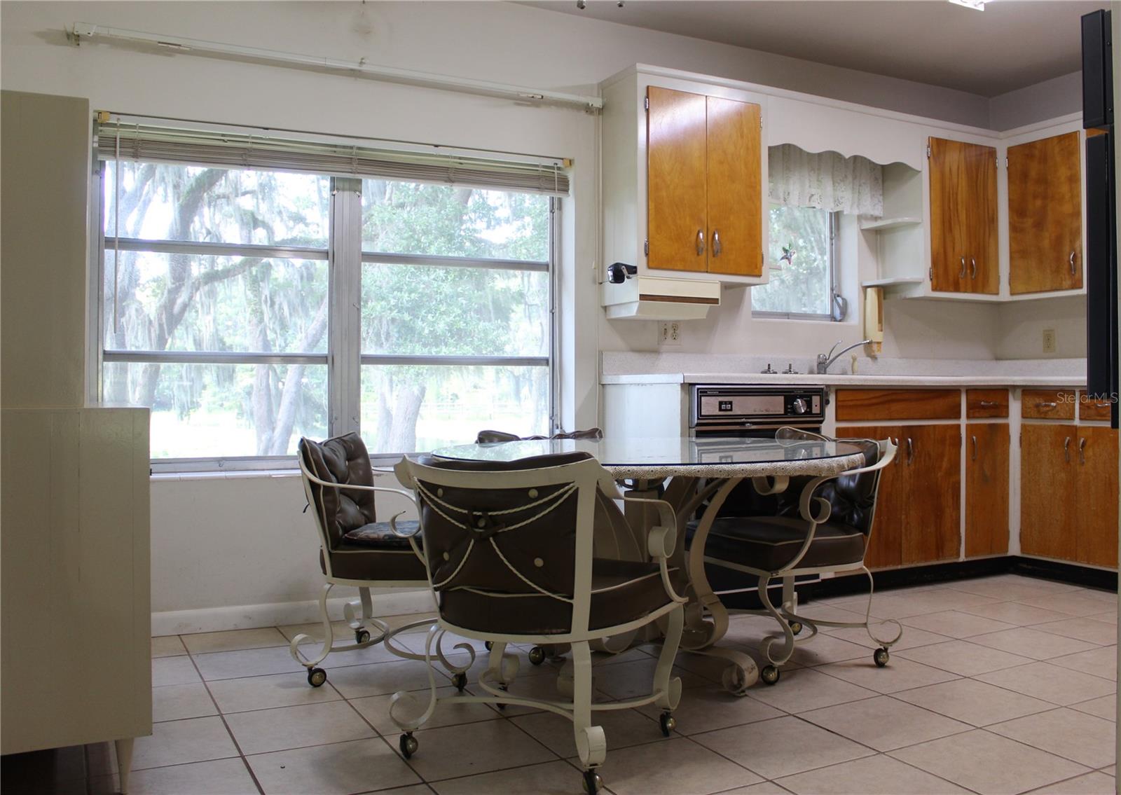 Listing photo id 5 for 407 Hunting Lodge Drive