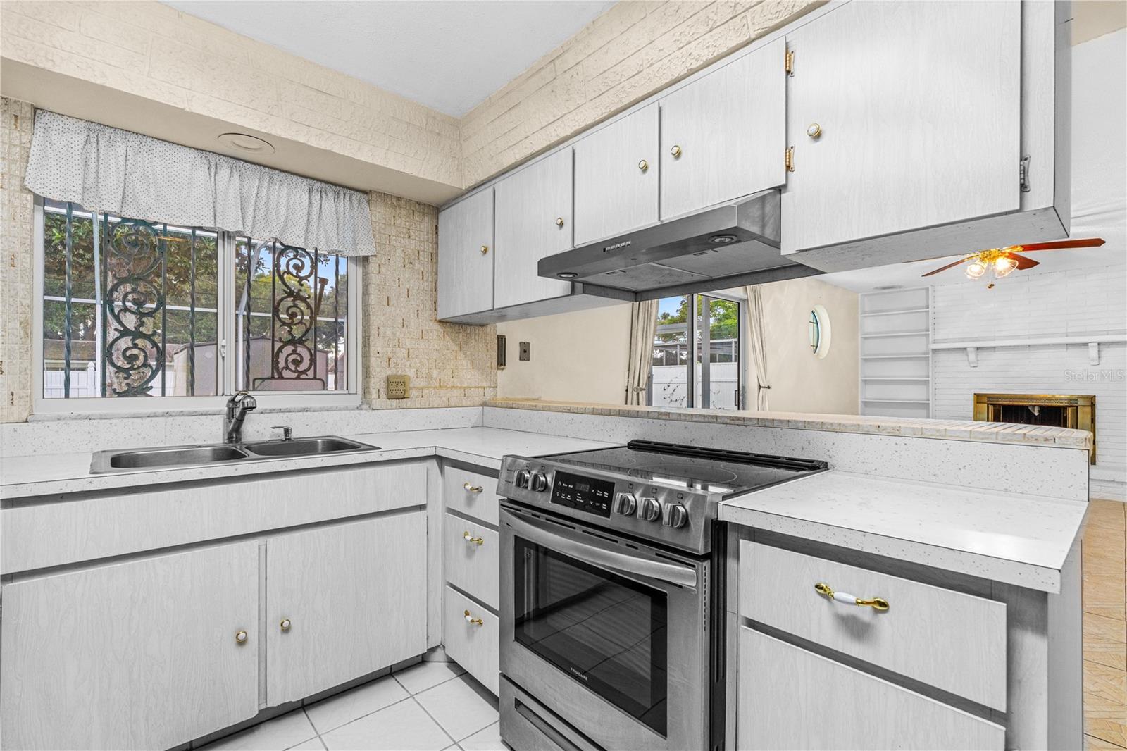 Image 19 of 36 For 1308 Golfview Drive