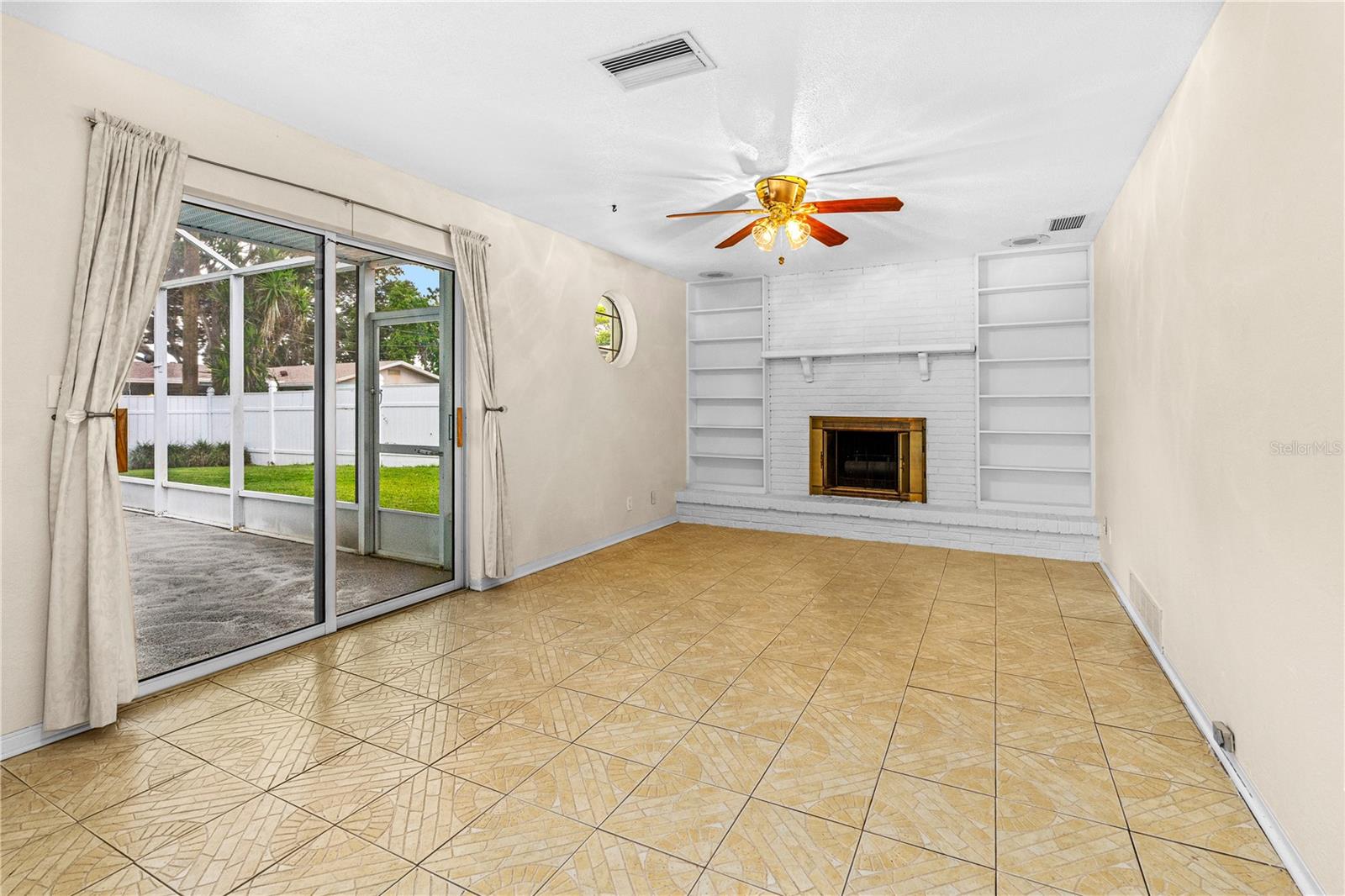 Image 21 of 36 For 1308 Golfview Drive