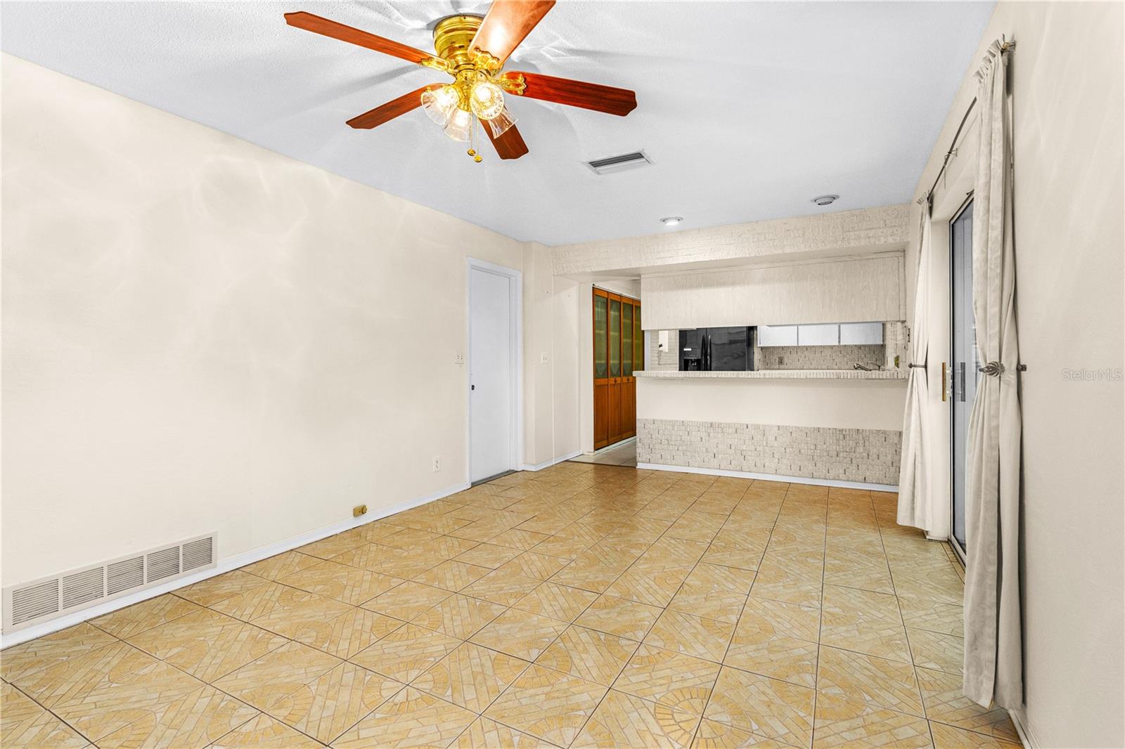Image 23 of 36 For 1308 Golfview Drive