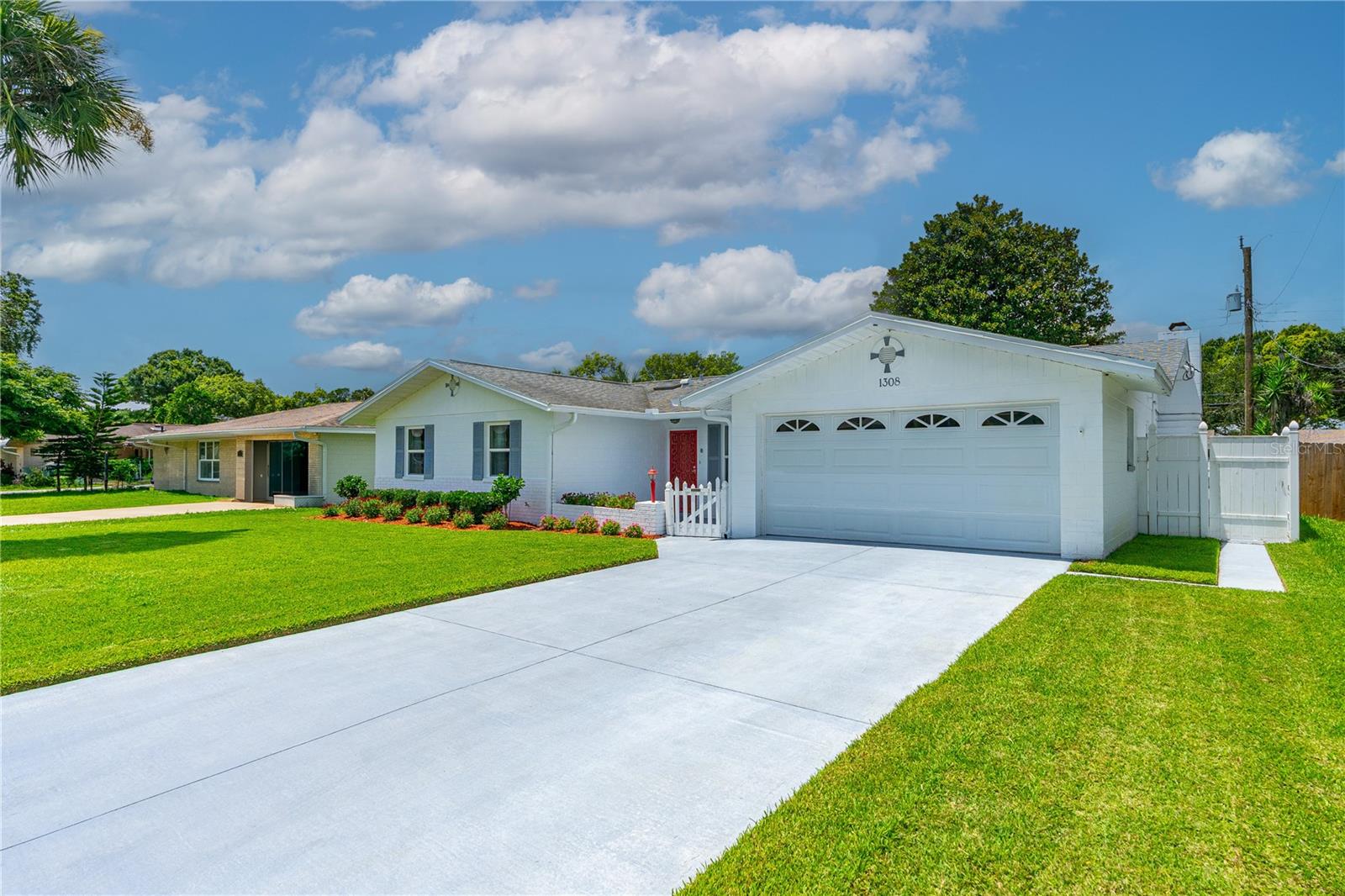 Image 4 of 36 For 1308 Golfview Drive