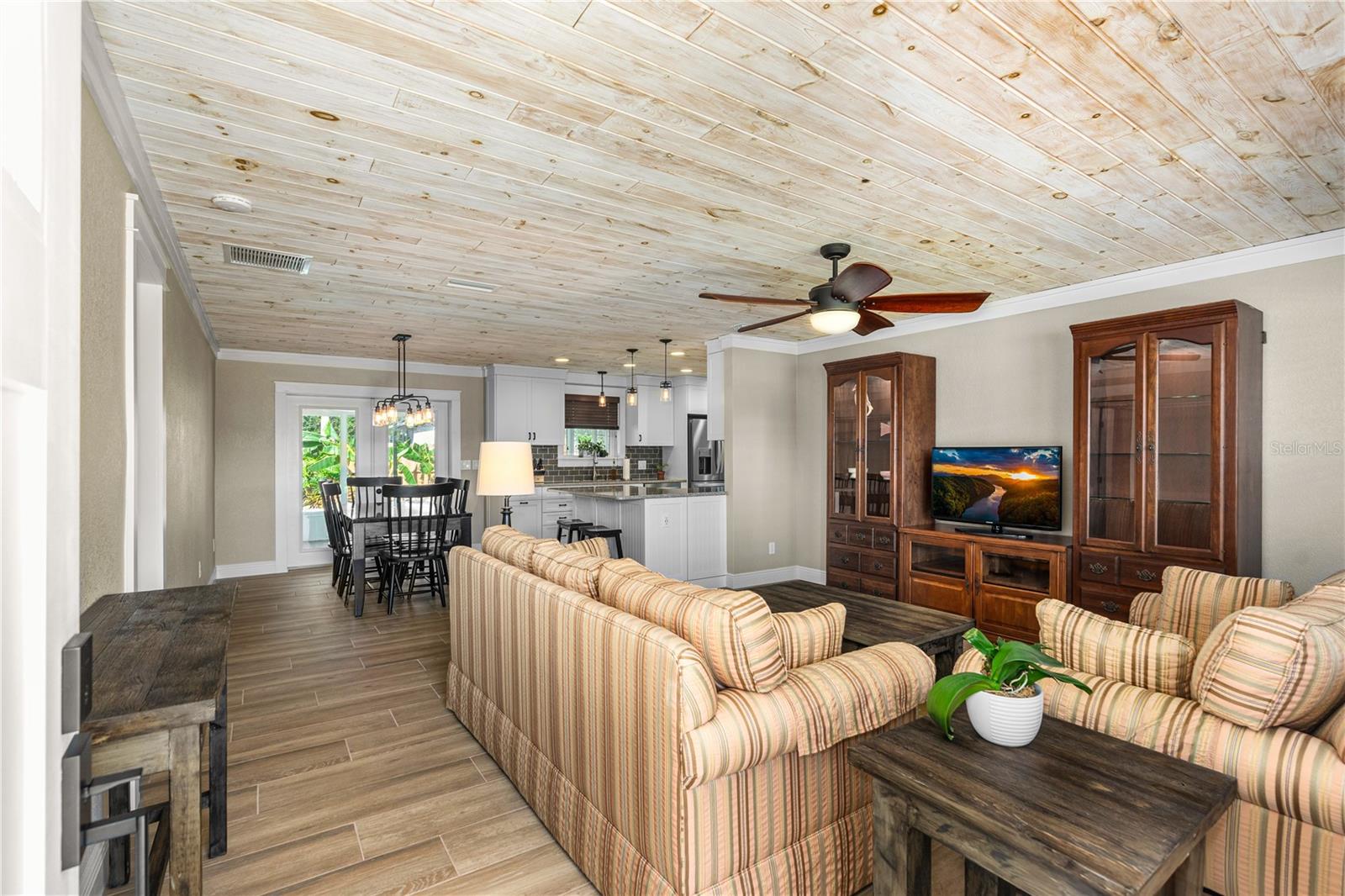 Image 18 of 47 For 2242 Green Street