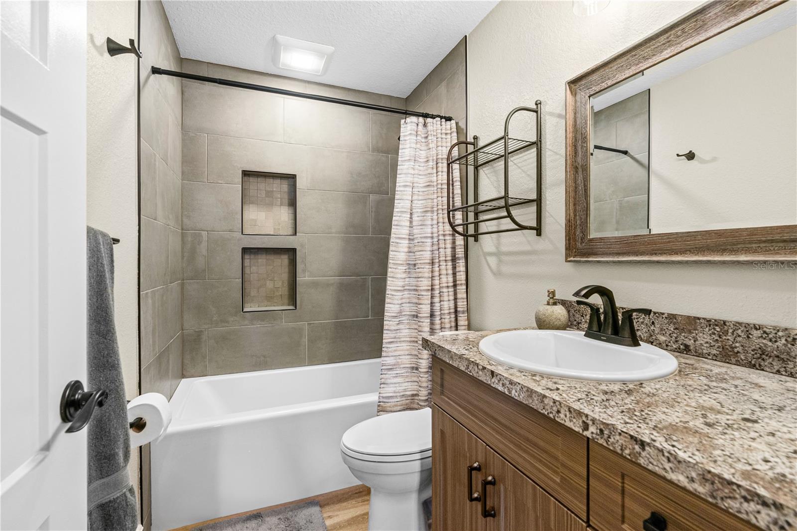 Image 40 of 47 For 2242 Green Street
