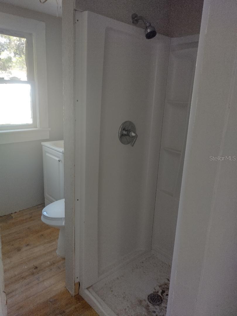 Image 16 of 18 For 409 Wayne Avenue