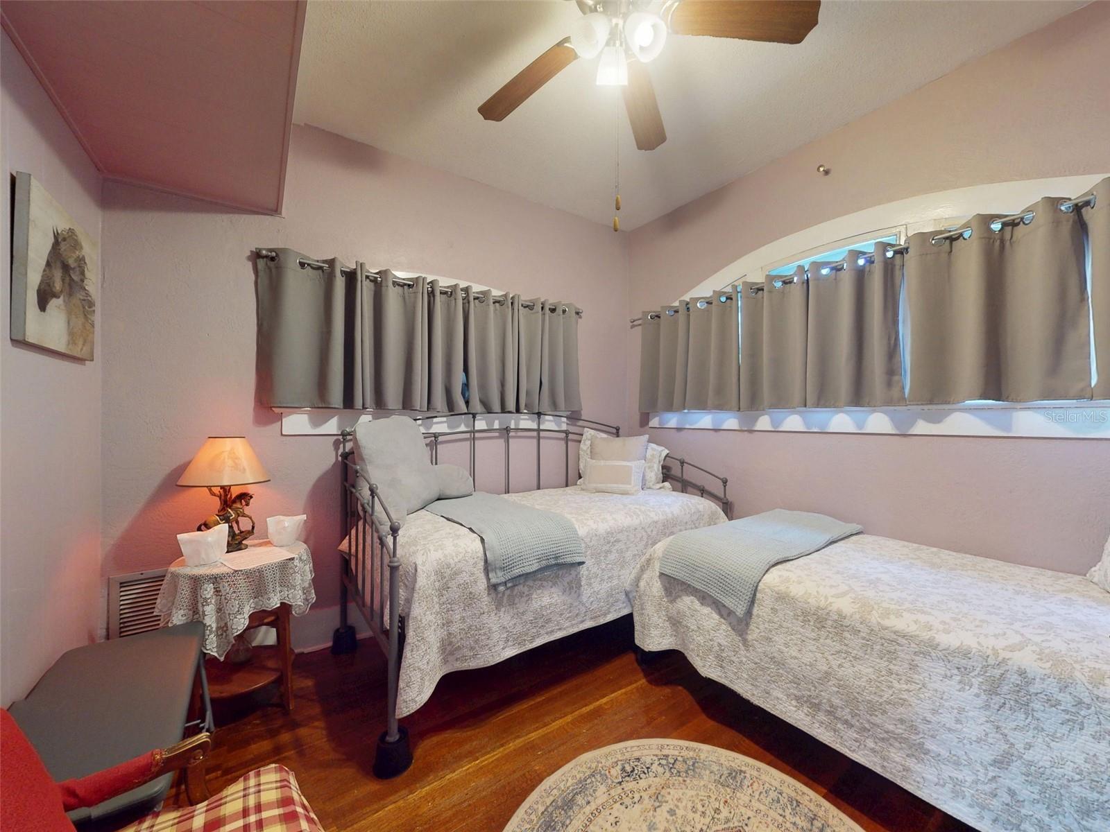 Image 32 of 100 For 544 Palmetto Avenue
